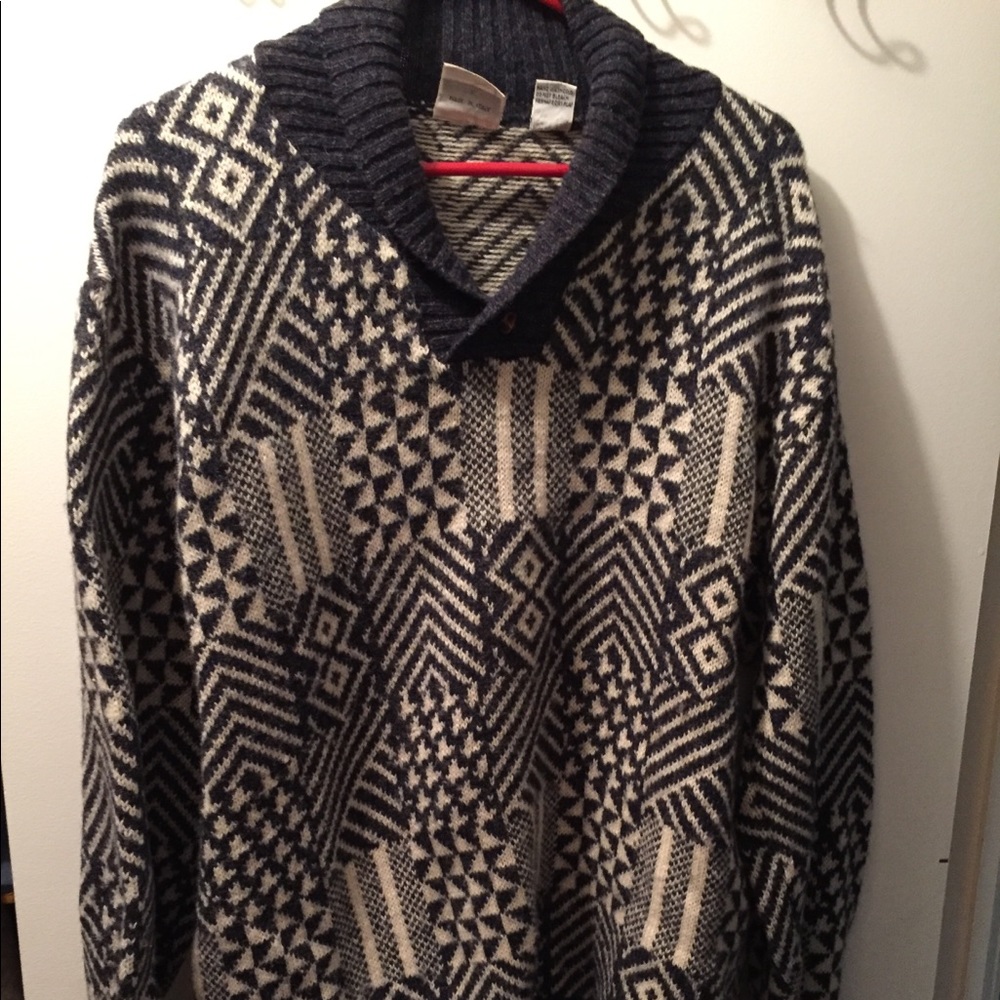 100% Wool, Italian Made Sweater. Size XL.